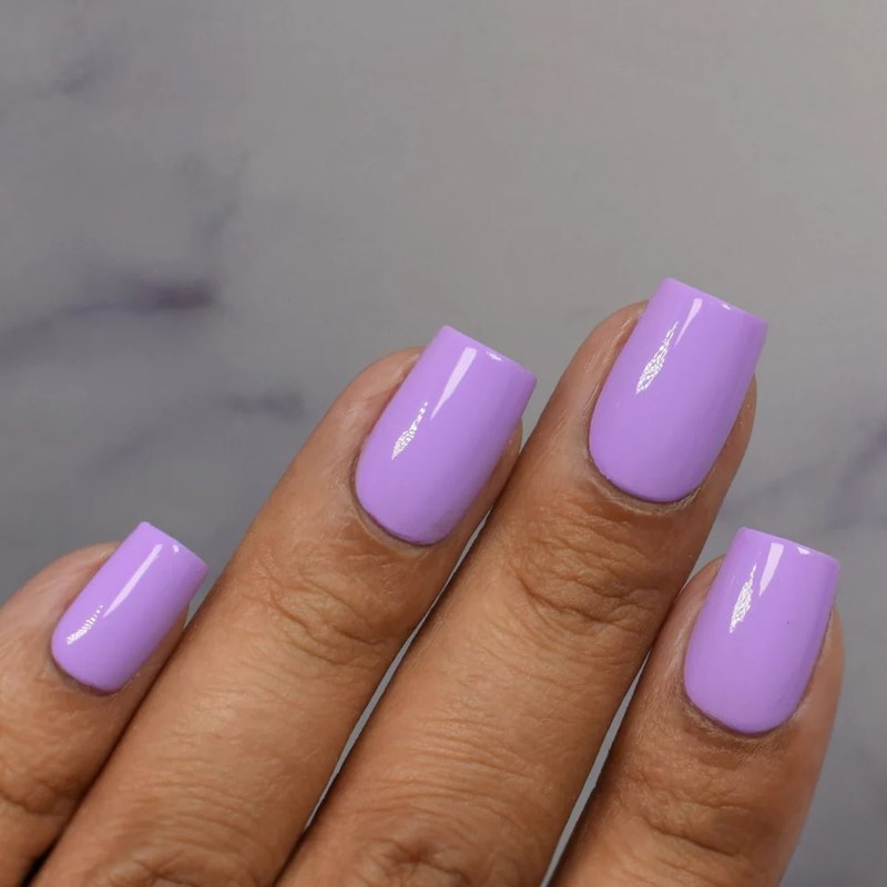 manicura porcelana color lila